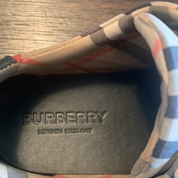 Burberry Shoes - Kids size 29 - Picture 2 of 8